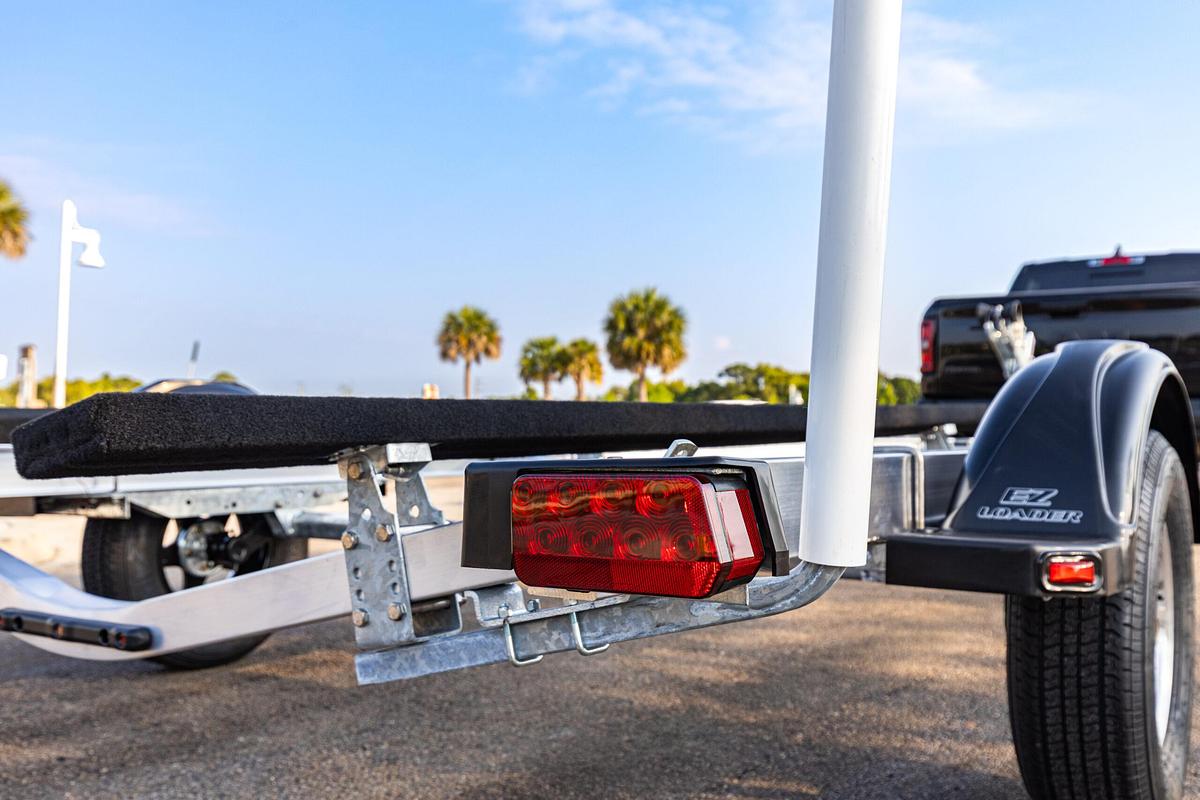 Single Aluminum Axle V-Hull
