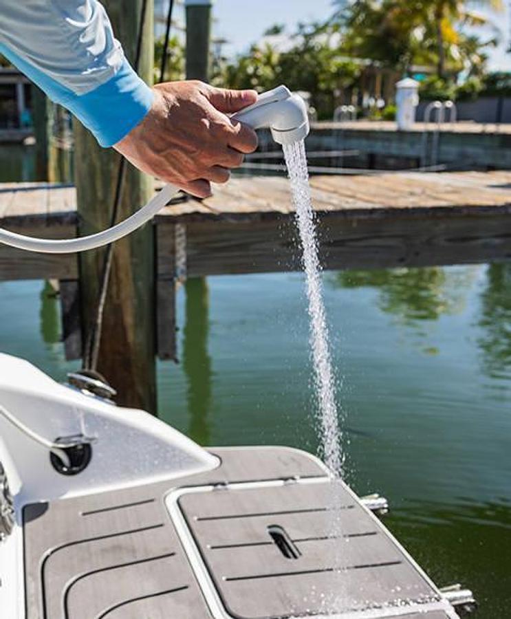 SunDeck 2690 Outboard