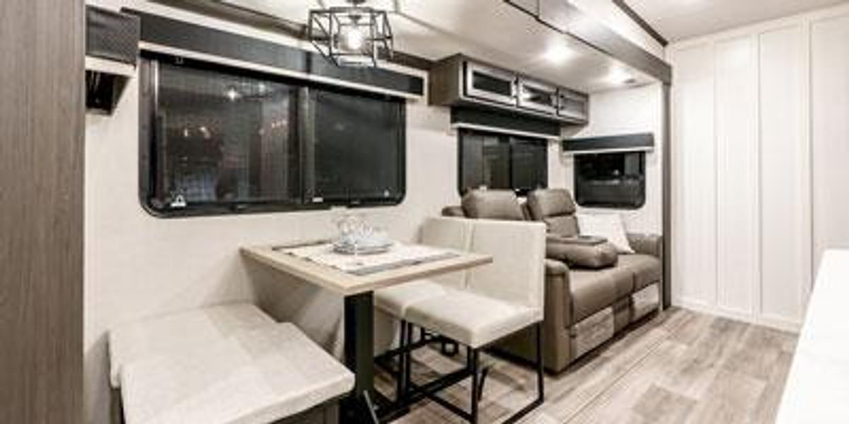 SportTrek Touring Edition Fifth Wheel STTF354VBH