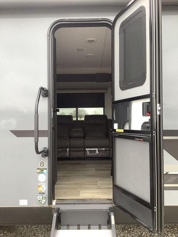 2025 Venture RV Stratus SR262VFK