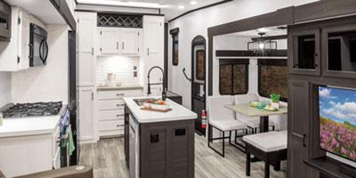 SportTrek Touring Edition Fifth Wheel STTF353VIK