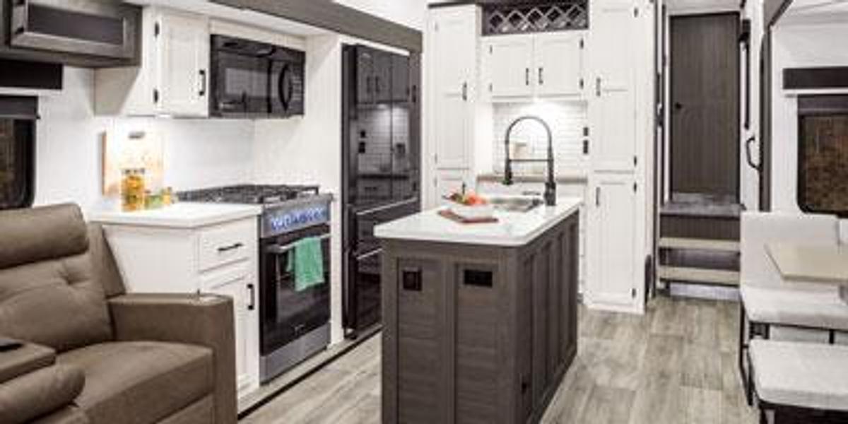 SportTrek Touring Edition Fifth Wheel STTF353VIK