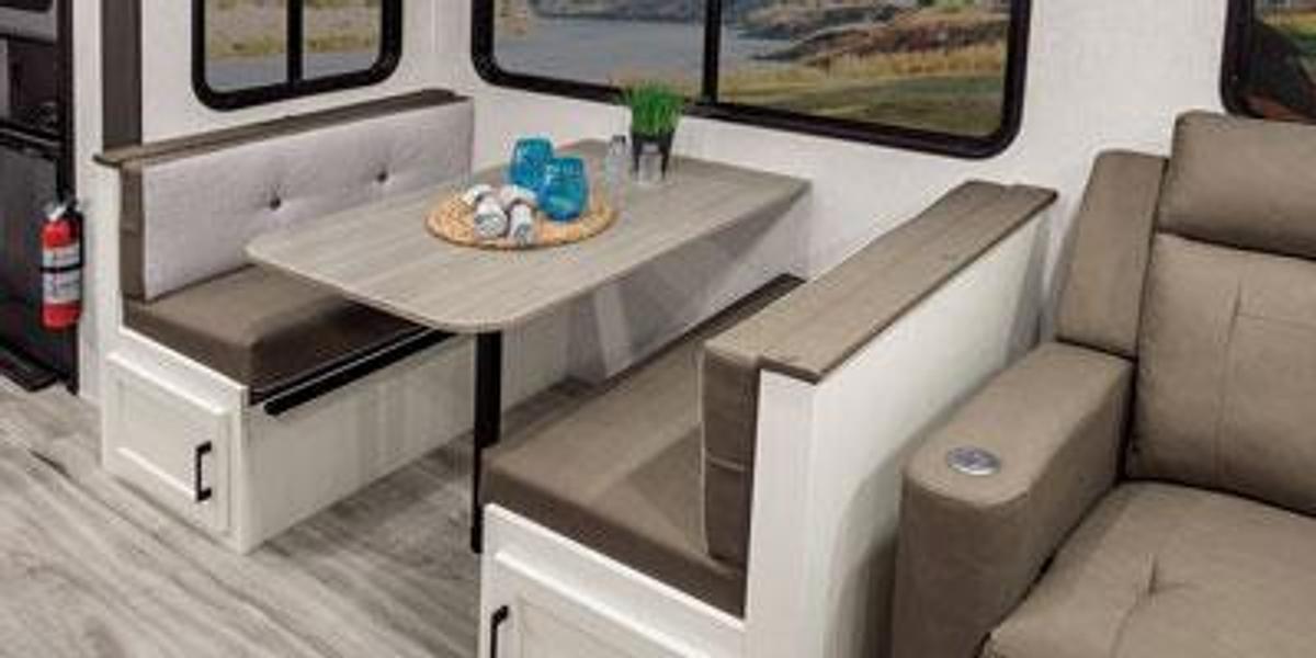SportTrek Fifth Wheel STF303VIK