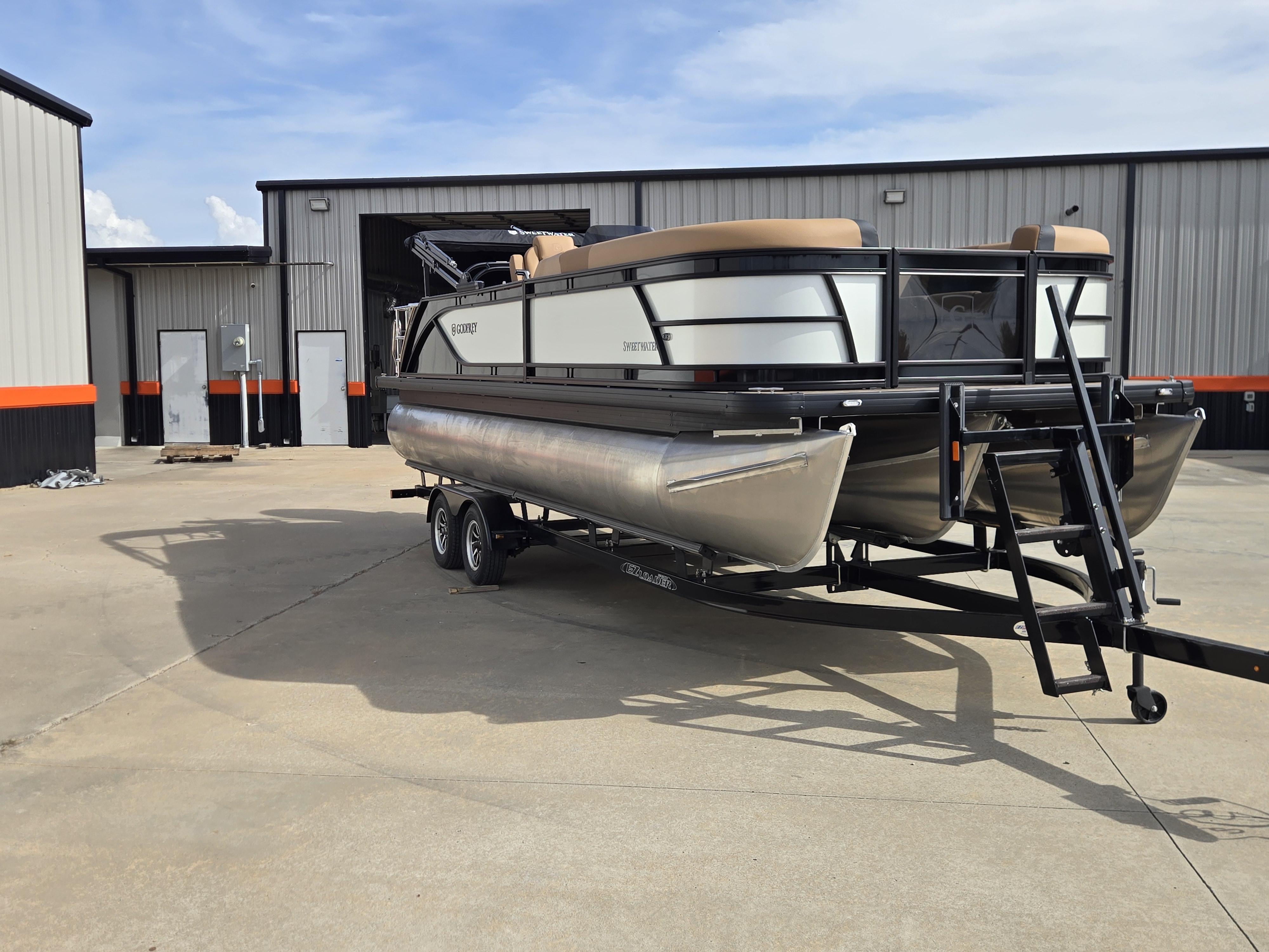 New 2027 Godfrey SW2286SFLC for Sale at Xtreme Outdoors Boat & RV