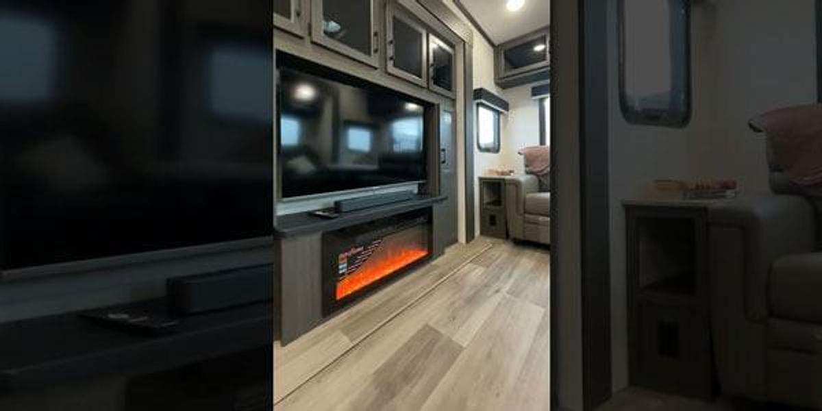 SportTrek Touring Edition Fifth Wheel STTF353VIK