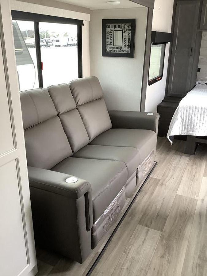 2025 Venture RV Stratus SR221VRK