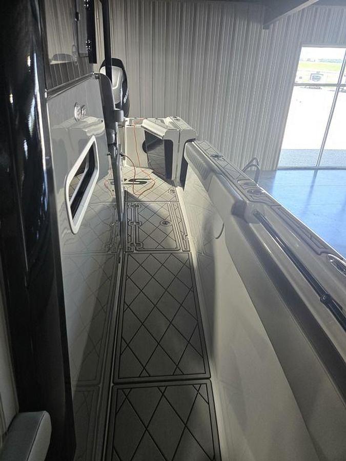 2025 Sea Pro 322 CC DLX