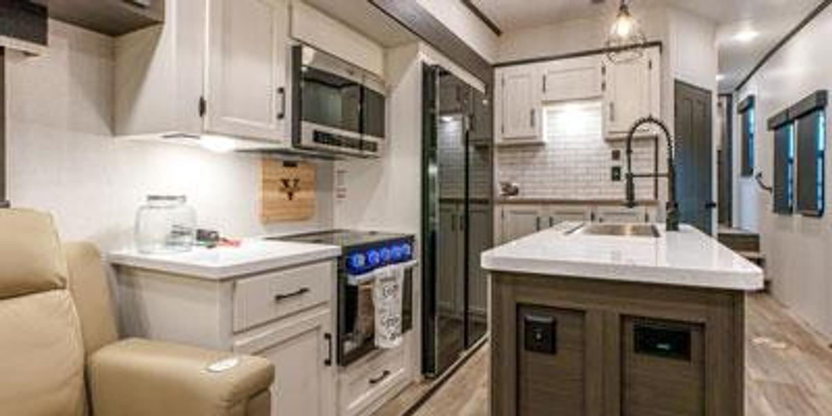 SportTrek Touring Edition Fifth Wheel STTF363VFR