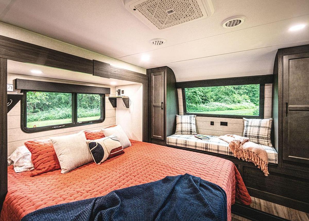 SportTrek Touring Edition Fifth Wheel STTF354VBH