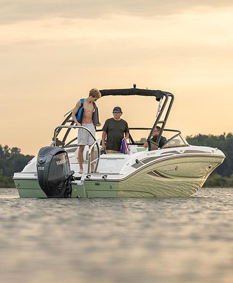 SunDeck 187 Outboard