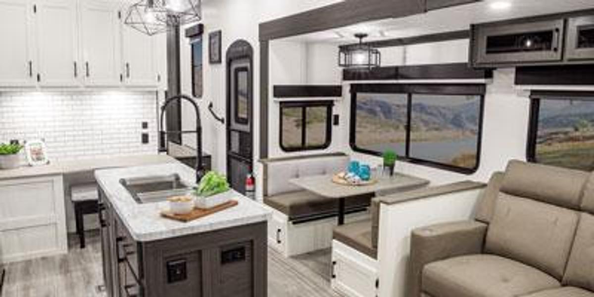 SportTrek Fifth Wheel STF303VIK