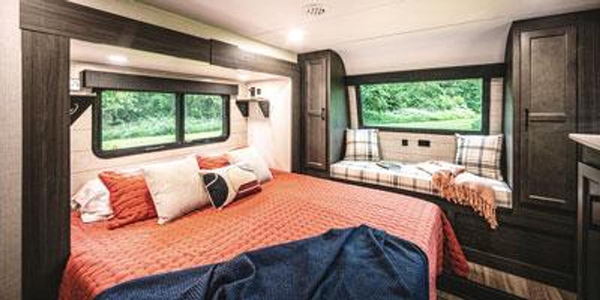 SportTrek Touring Edition Fifth Wheel STTF353VRK