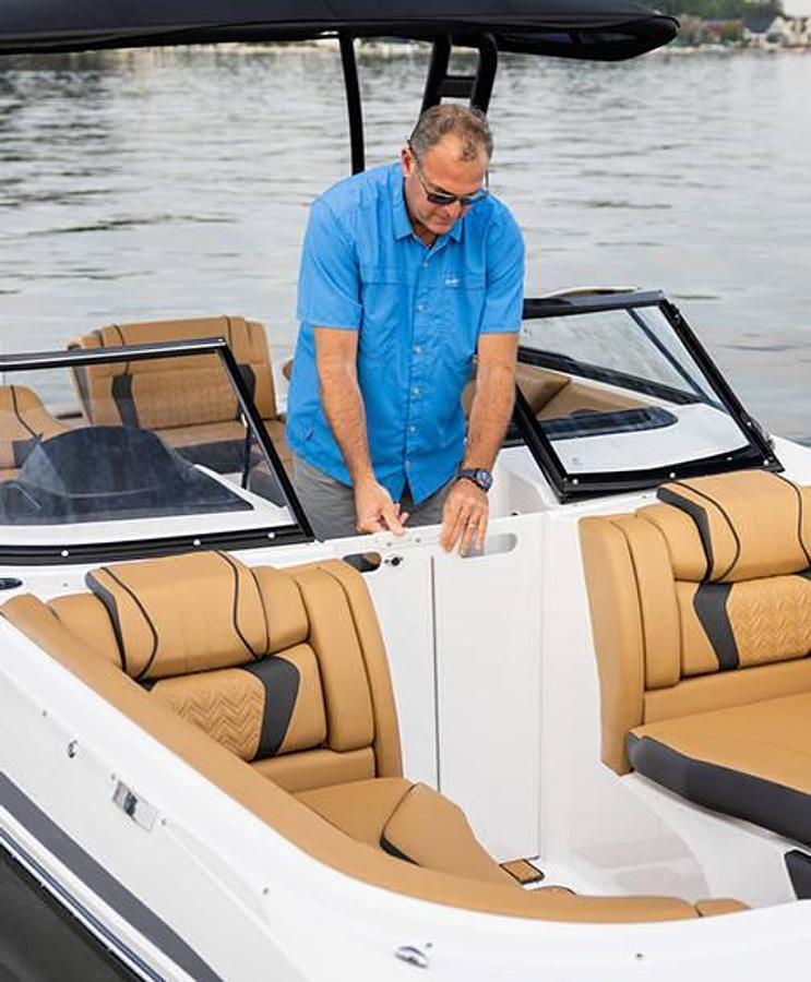SunDeck 2600 Outboard