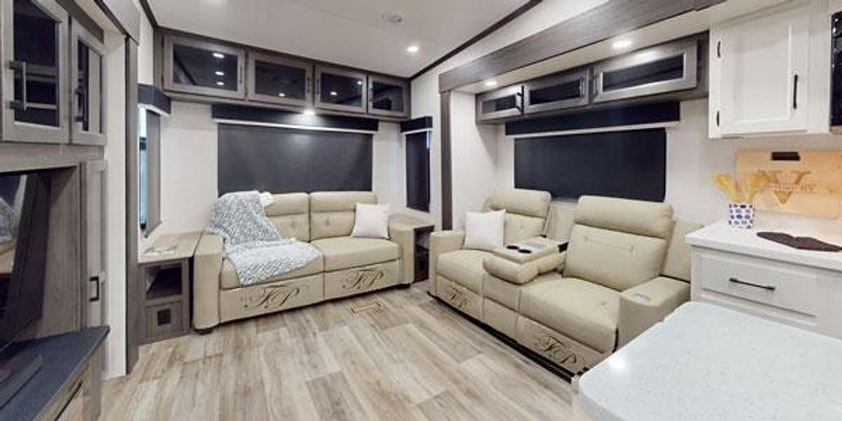SportTrek Touring Edition Fifth Wheel STTF353VIK
