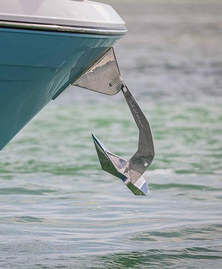 SunDeck 3200 Outboard