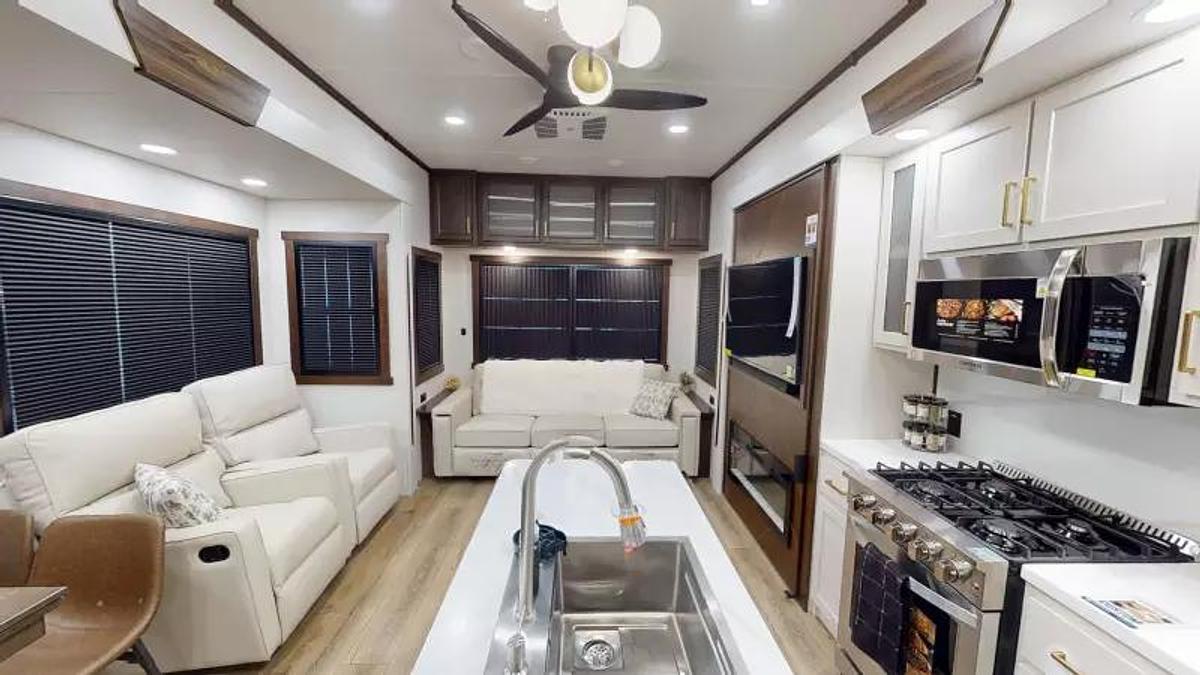 Explore 2027 Fifth Wheels 290RL Floorplan