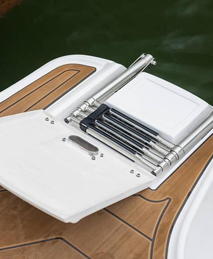 SunDeck 2690 Outboard