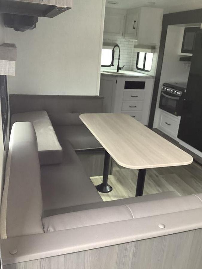 2025 Venture RV Stratus SR221VRK