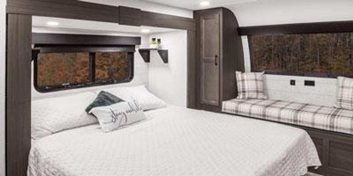 SportTrek Touring Edition Fifth Wheel STTF353VIK