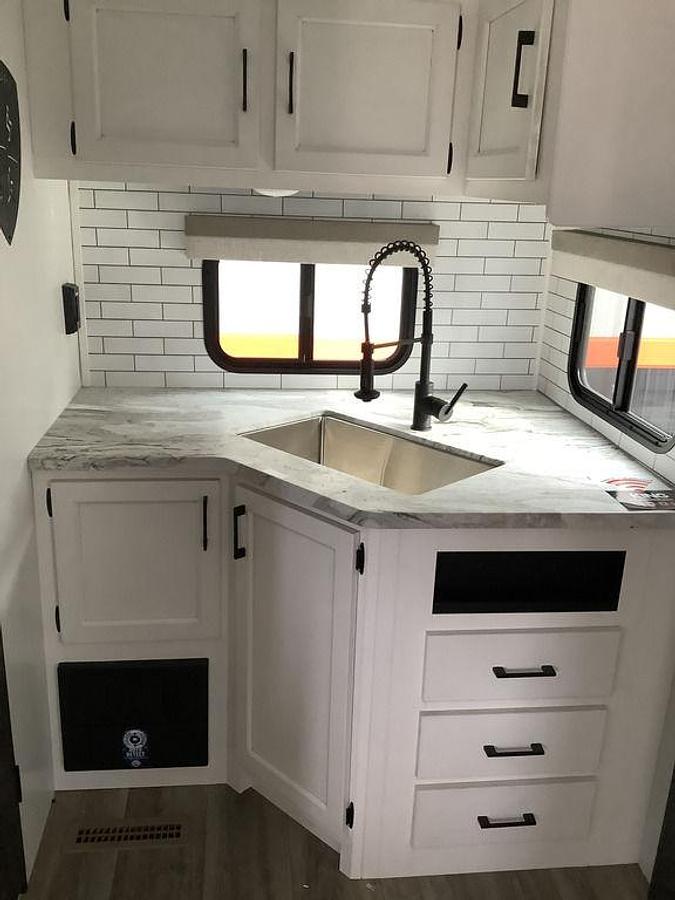 2025 Venture RV Stratus SR221VRK