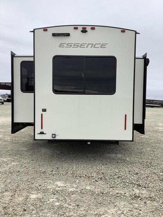 2025 Cruiser E-28RL