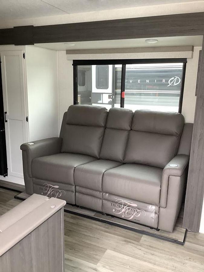2025 Venture RV Stratus SR221VRK