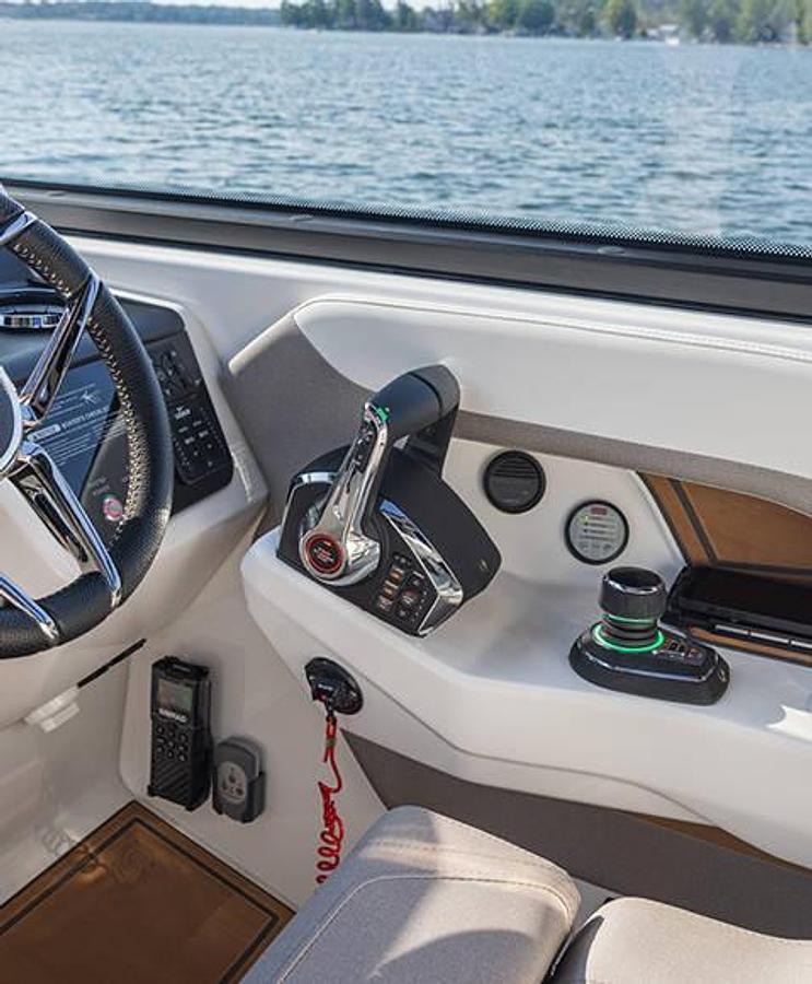 SunDeck 3200 Outboard