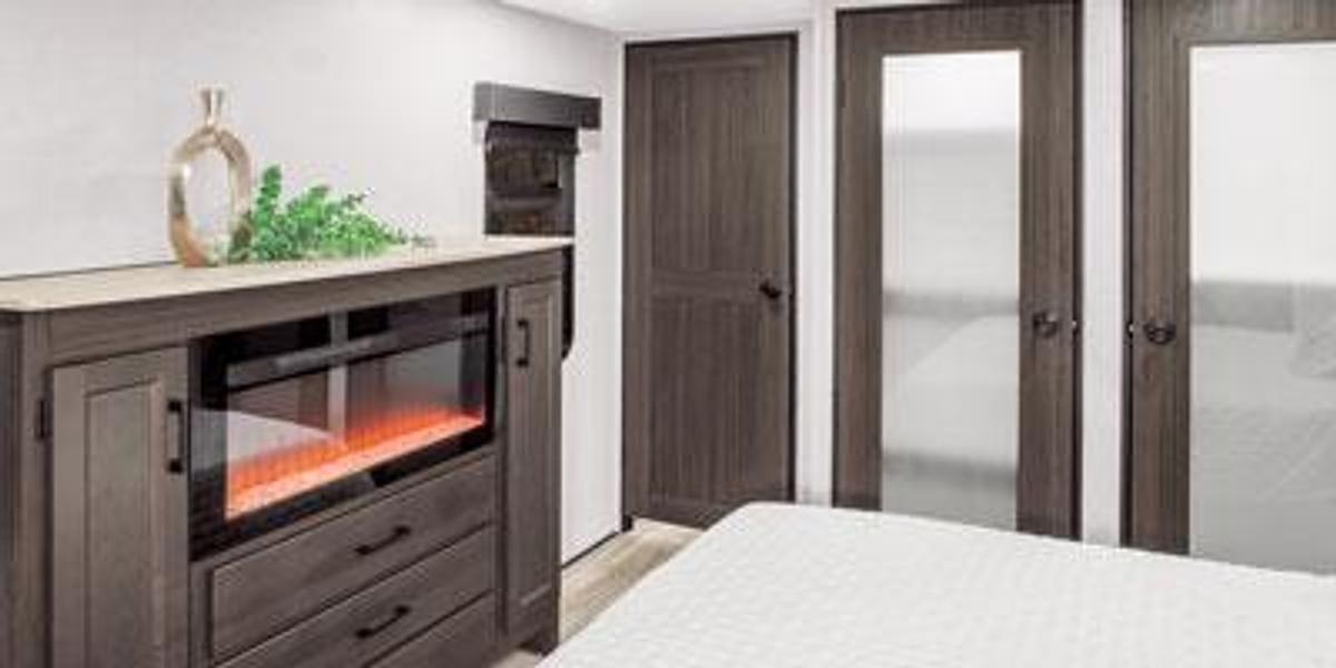 SportTrek Touring Edition Fifth Wheel STTF353VIK