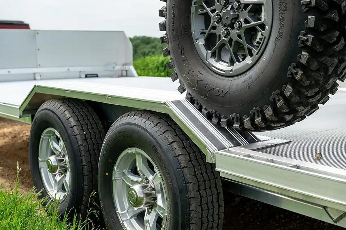 8200WB Drive Over Fenders Series
