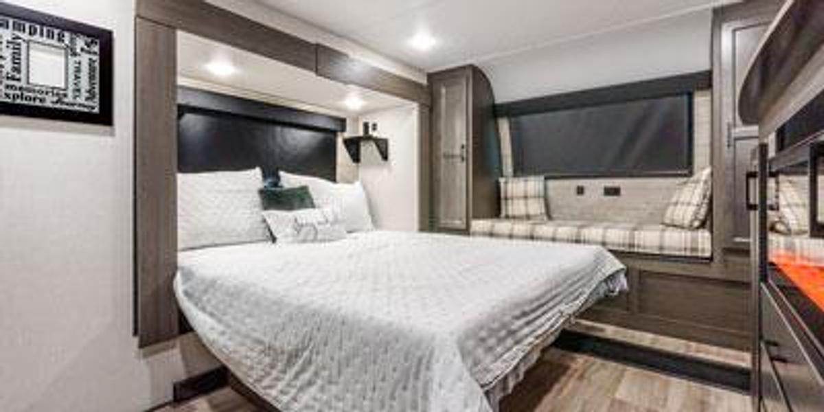 SportTrek Touring Edition Fifth Wheel STTF363VFR