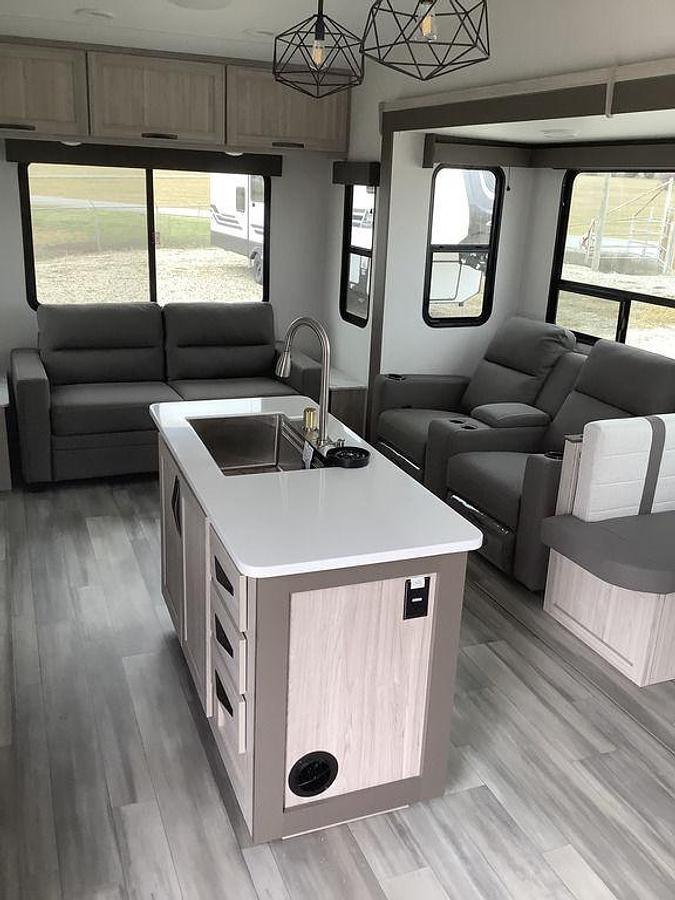 2025 Cruiser E-28RL