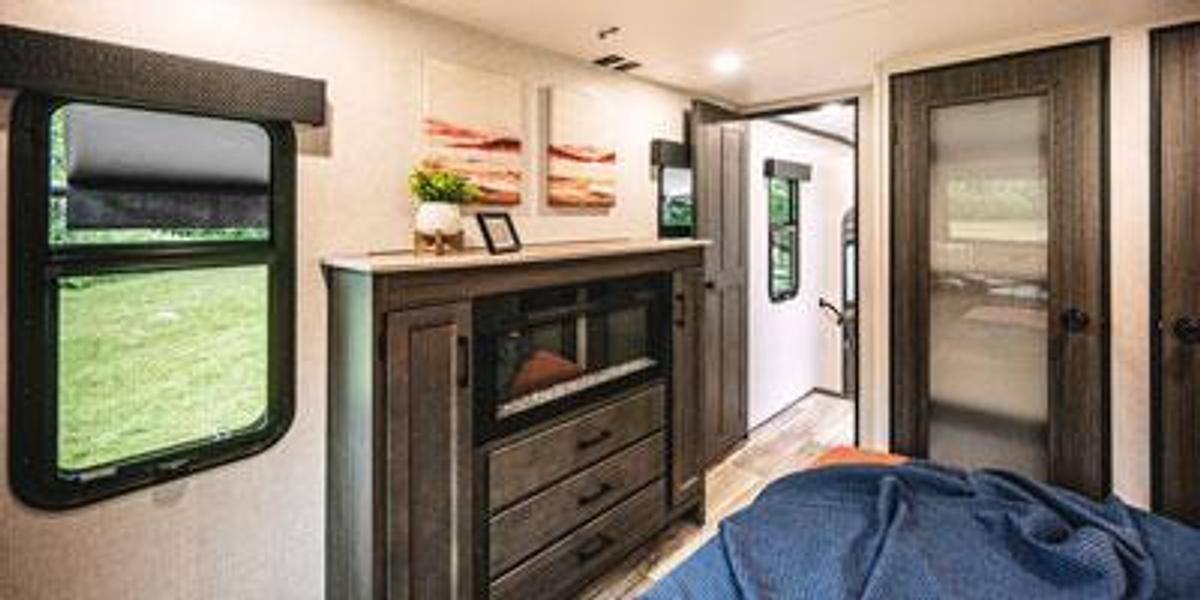 SportTrek Touring Edition Fifth Wheel STTF353VRK