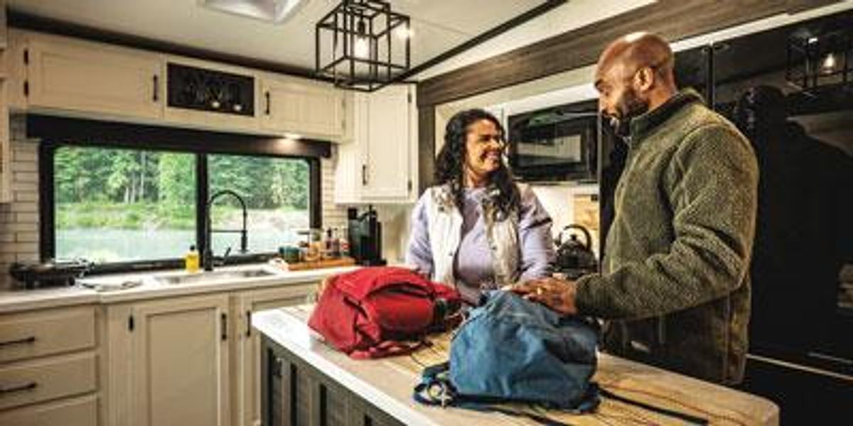 SportTrek Touring Edition Fifth Wheel STTF353VRK