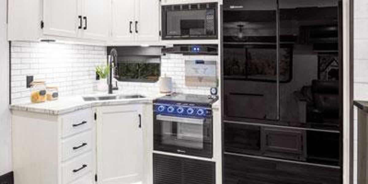 SportTrek Fifth Wheel STF312VTB