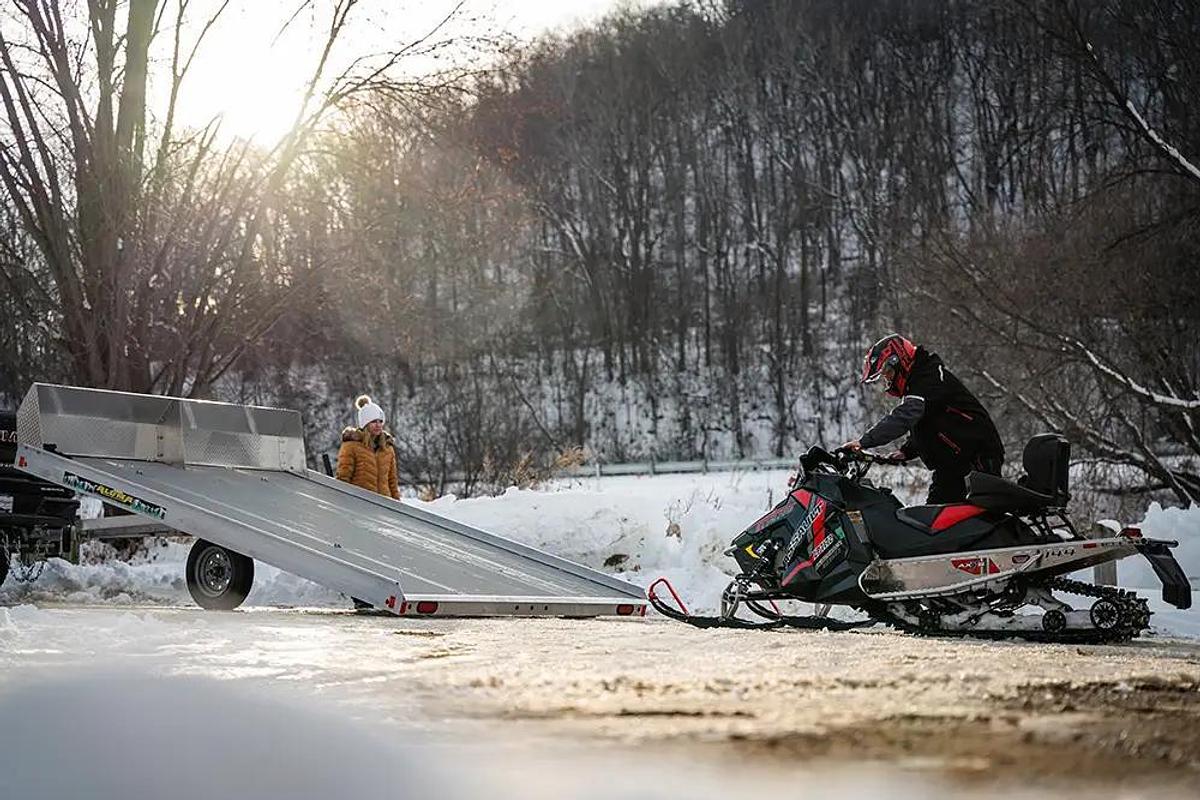 8610 TILT-8612 TILT Snowmobile Trailers