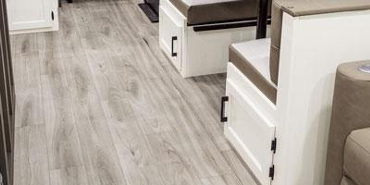 SportTrek Fifth Wheel STF303VIK
