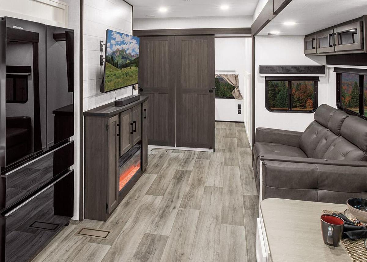 SportTrek Fifth Wheel STF303VIK