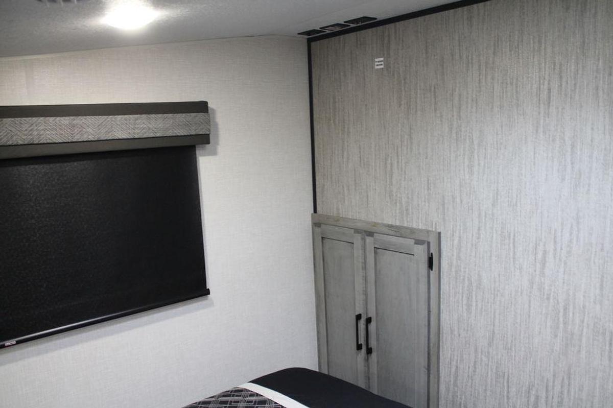 2023 KZ RV Durango Half-Ton D274BHD