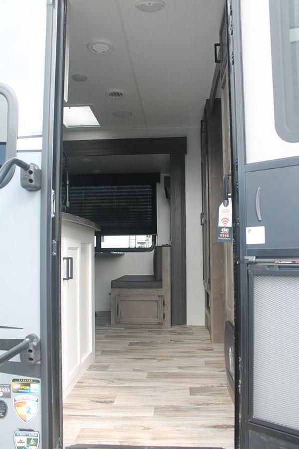2023 Venture RV Stratus SR291VQB