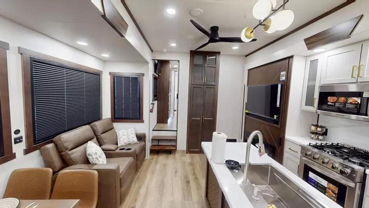 Explore 2027 Fifth Wheels 381MUD Floorplan