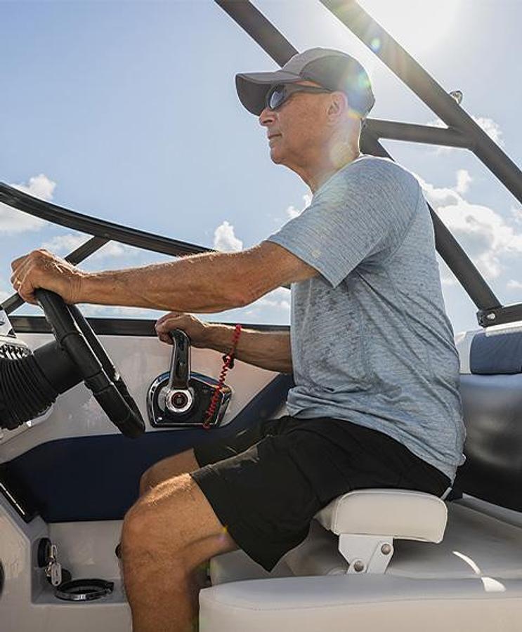 SunDeck 187 Outboard