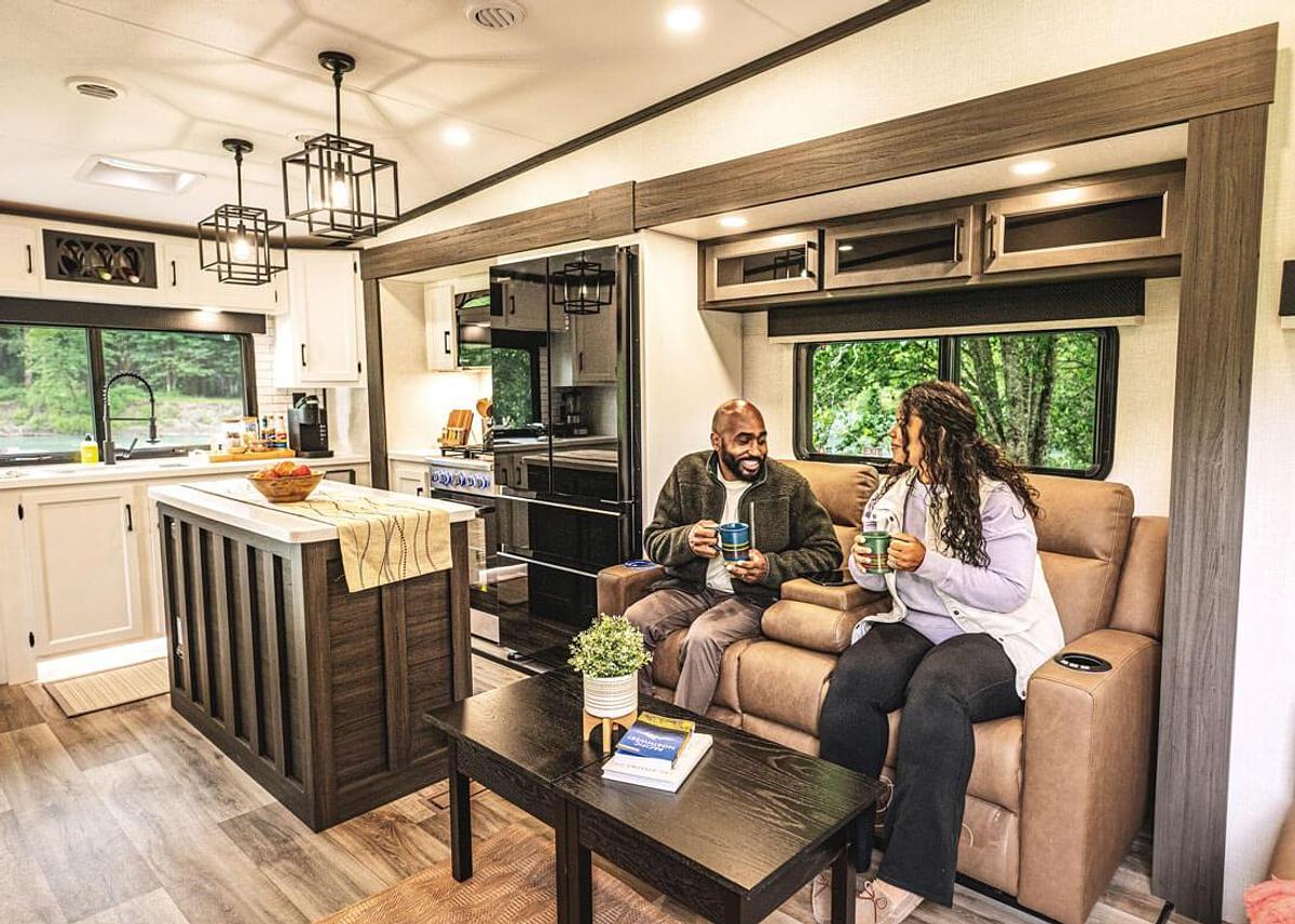 SportTrek Touring Edition Fifth Wheel STTF354VBH