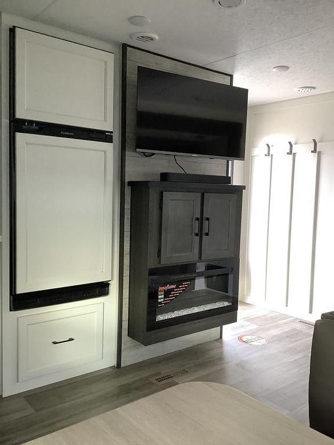 2025 Venture RV SportTrek STT292VRB