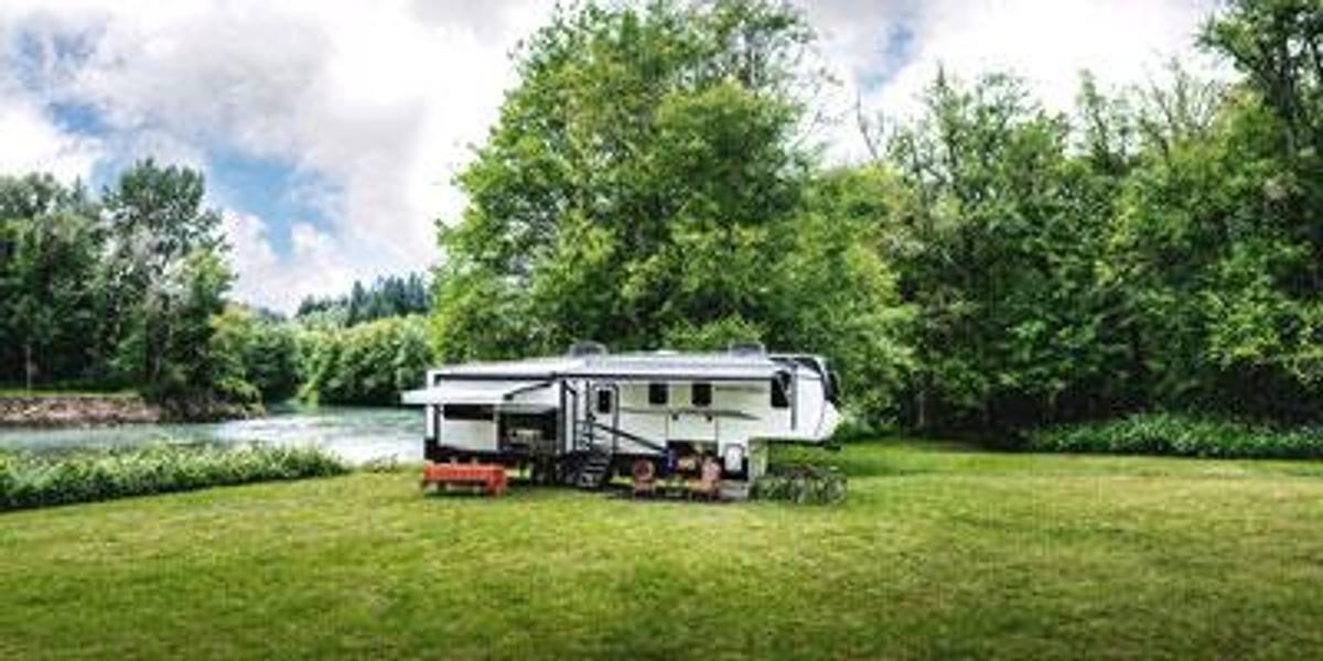 SportTrek Touring Edition Fifth Wheel STTF353VRK