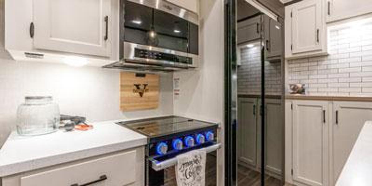SportTrek Touring Edition Fifth Wheel STTF363VFR