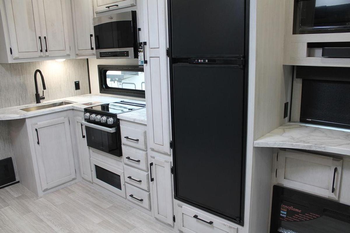 2023 KZ RV Durango Half-Ton D274BHD
