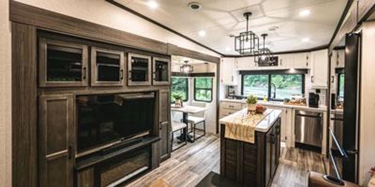 SportTrek Touring Edition Fifth Wheel STTF353VRK