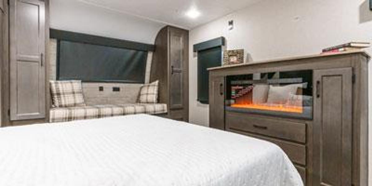 SportTrek Touring Edition Fifth Wheel STTF363VFR