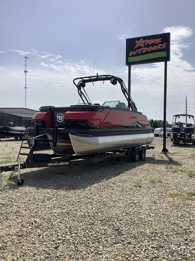 2026 Godfrey XP 2500