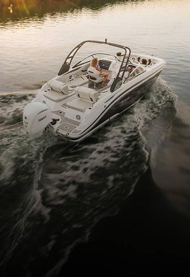 SunDeck 2600 Outboard